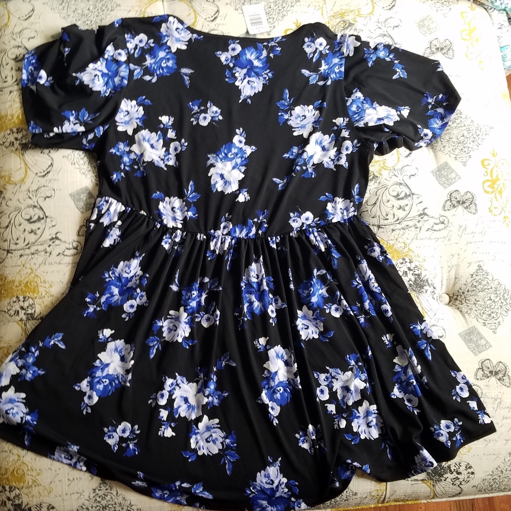 🆕️Torrid Floral Print Cinched Front Babydoll Top - Picture 4 of 9
